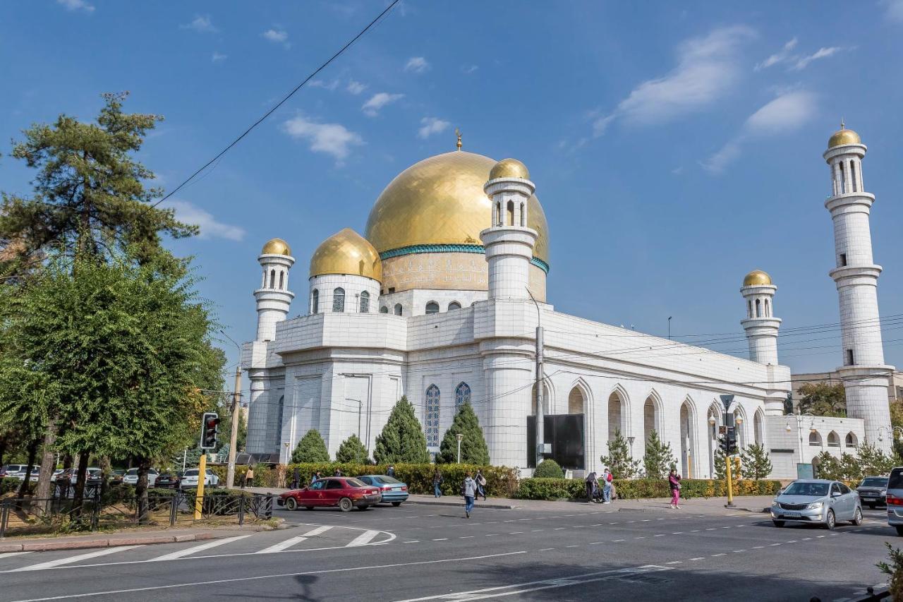 Стильная Квартира В Золотом Квадрате Almaty Ngoại thất bức ảnh